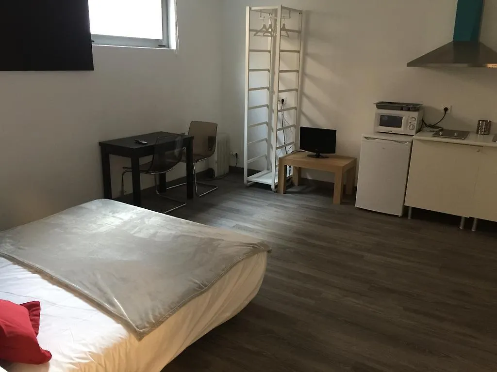 Room And Kitchen Bilbao Apartament